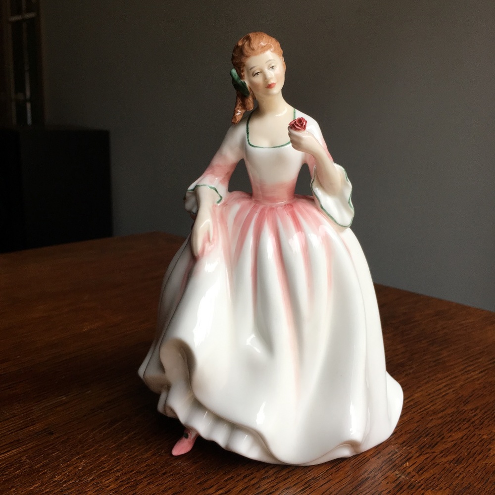 Royal Doulton Figurine | Tender Moment 1990